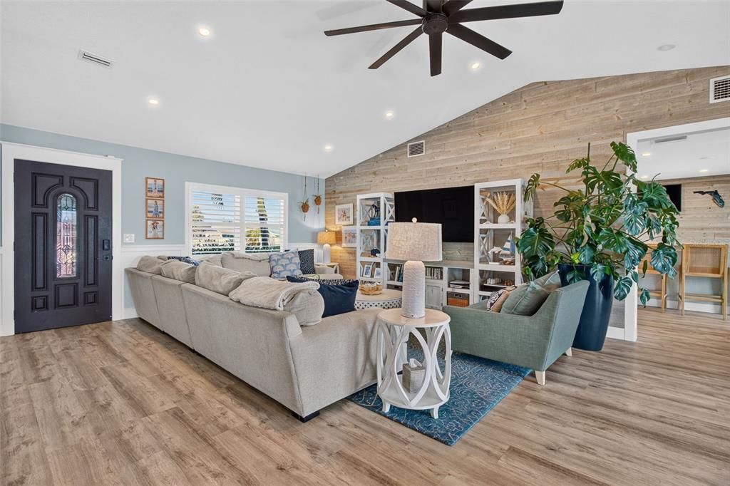 For Sale: $2,699,000 (4 beds, 3 baths, 3072 Square Feet)