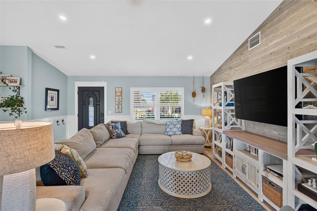 For Sale: $2,699,000 (4 beds, 3 baths, 3072 Square Feet)
