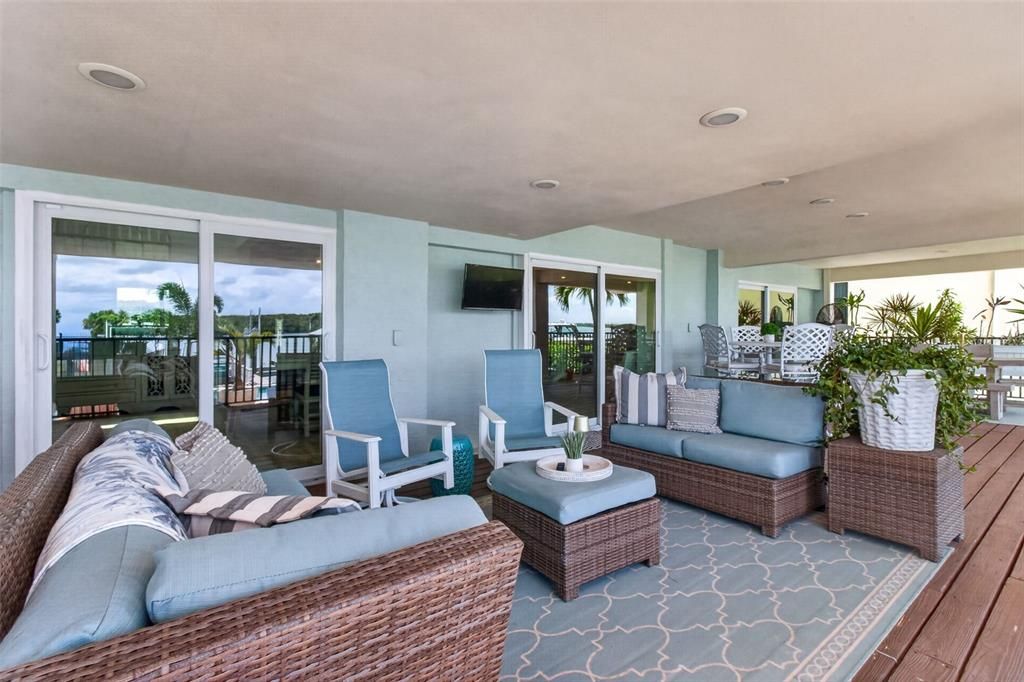 For Sale: $2,699,000 (4 beds, 3 baths, 3072 Square Feet)