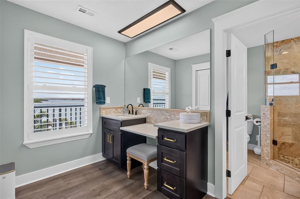For Sale: $2,699,000 (4 beds, 3 baths, 3072 Square Feet)