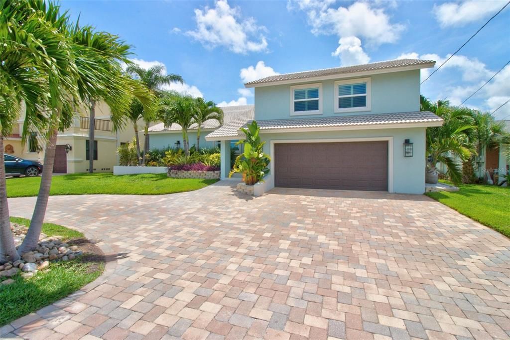For Sale: $2,699,000 (4 beds, 3 baths, 3072 Square Feet)