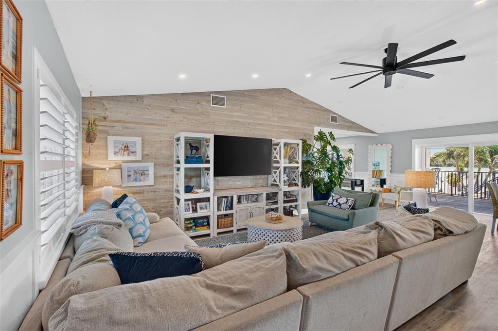 For Sale: $2,699,000 (4 beds, 3 baths, 3072 Square Feet)