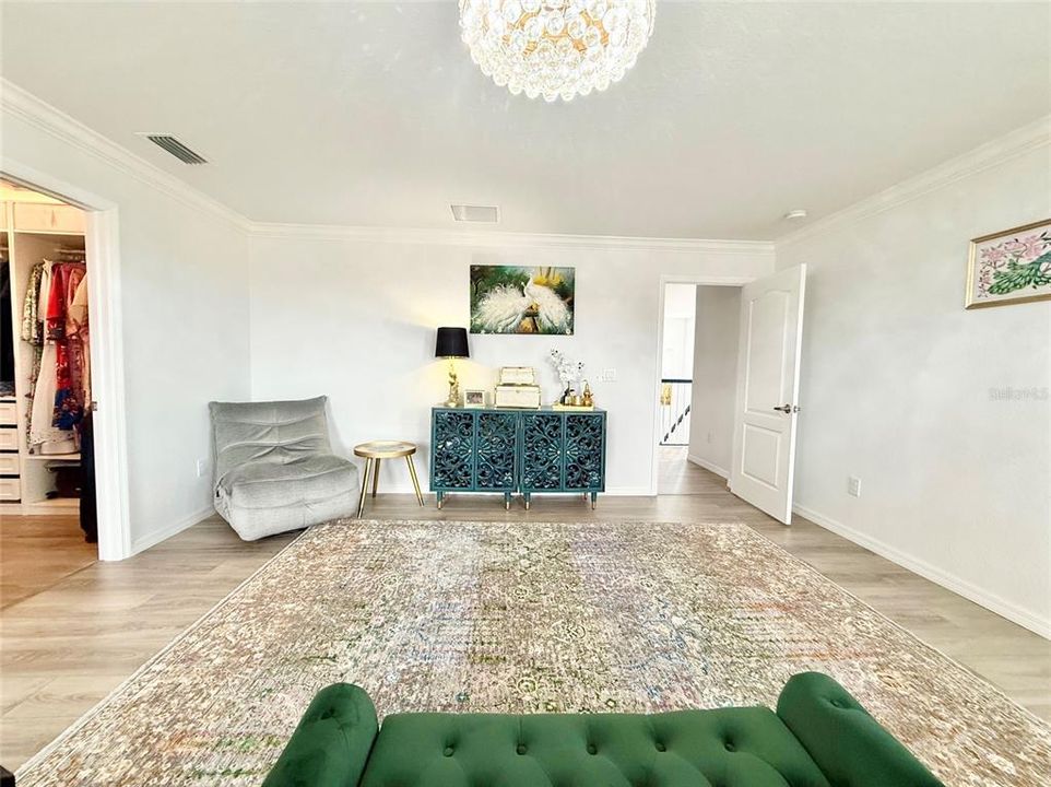 For Sale: $989,000 (6 beds, 4 baths, 3905 Square Feet)