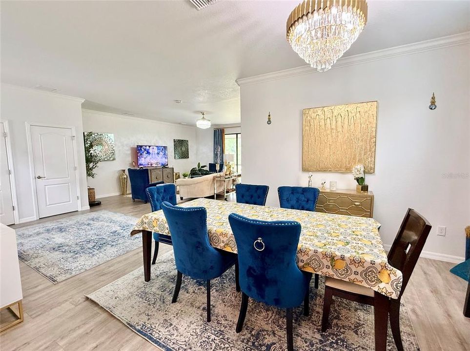 For Sale: $989,000 (6 beds, 4 baths, 3905 Square Feet)