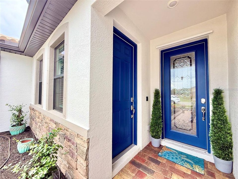 For Sale: $989,000 (6 beds, 4 baths, 3905 Square Feet)