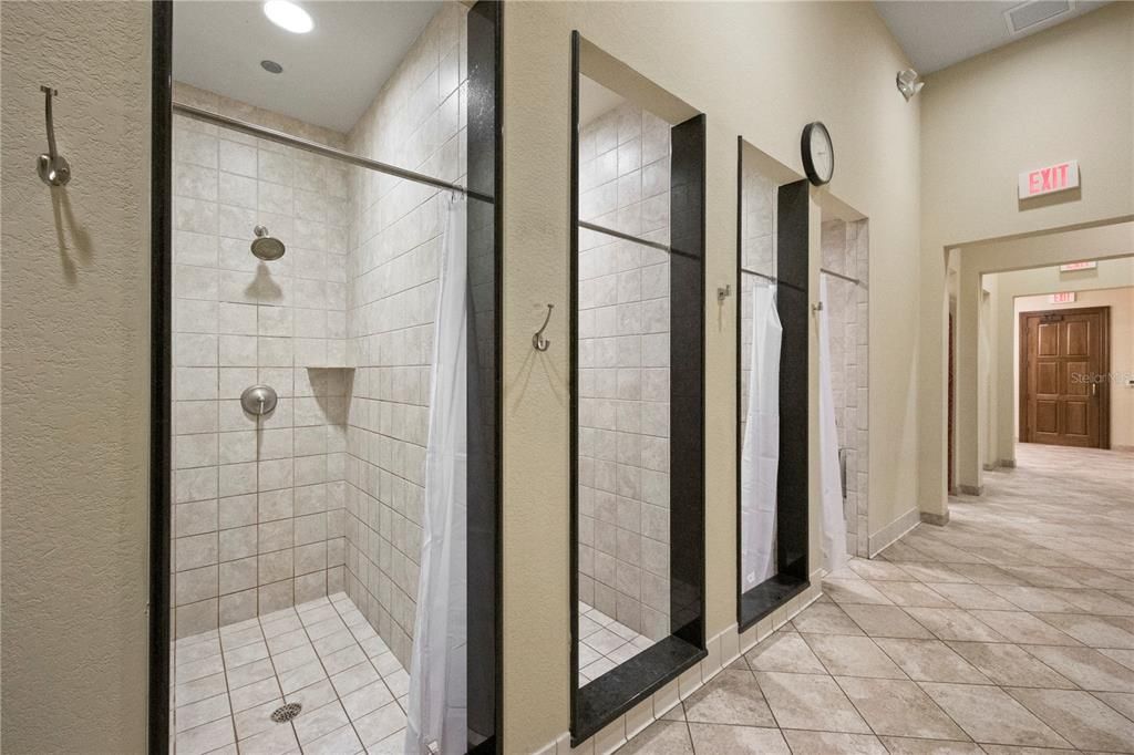 For Sale: $989,000 (6 beds, 4 baths, 3905 Square Feet)