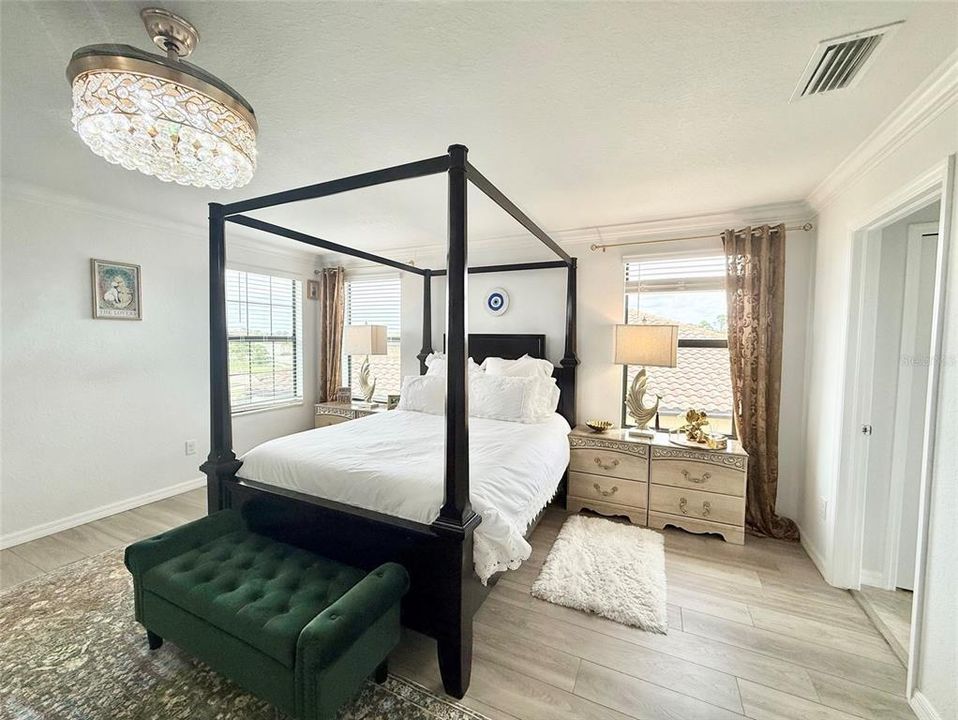 For Sale: $989,000 (6 beds, 4 baths, 3905 Square Feet)