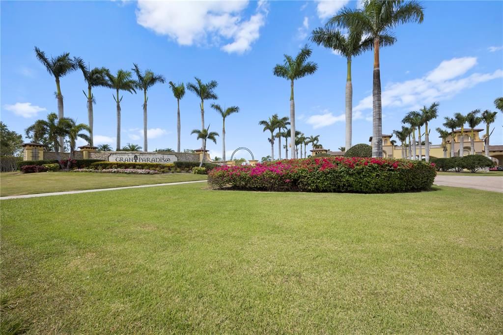 For Sale: $989,000 (6 beds, 4 baths, 3905 Square Feet)