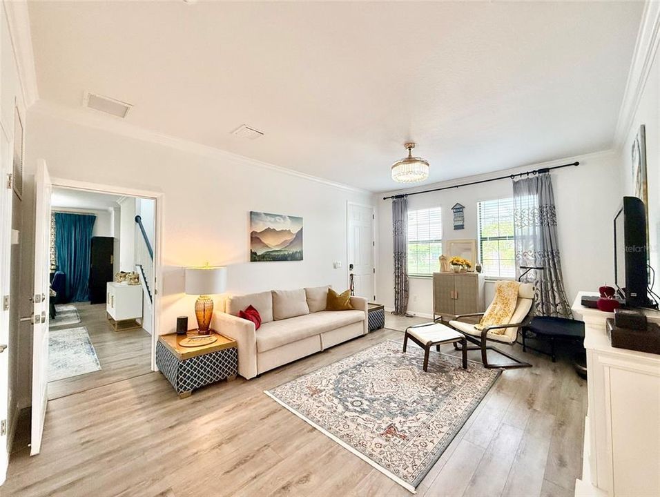 For Sale: $989,000 (6 beds, 4 baths, 3905 Square Feet)