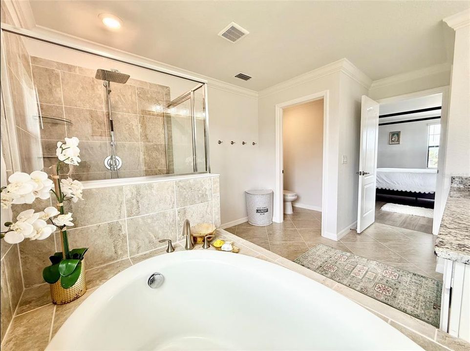 For Sale: $989,000 (6 beds, 4 baths, 3905 Square Feet)