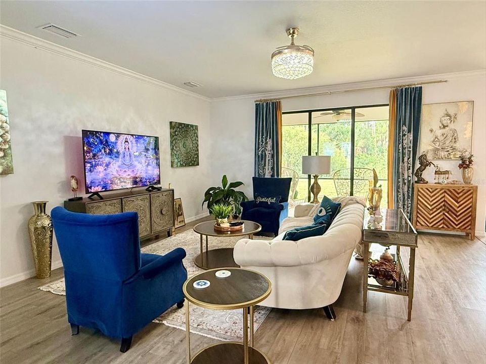 For Sale: $989,000 (6 beds, 4 baths, 3905 Square Feet)