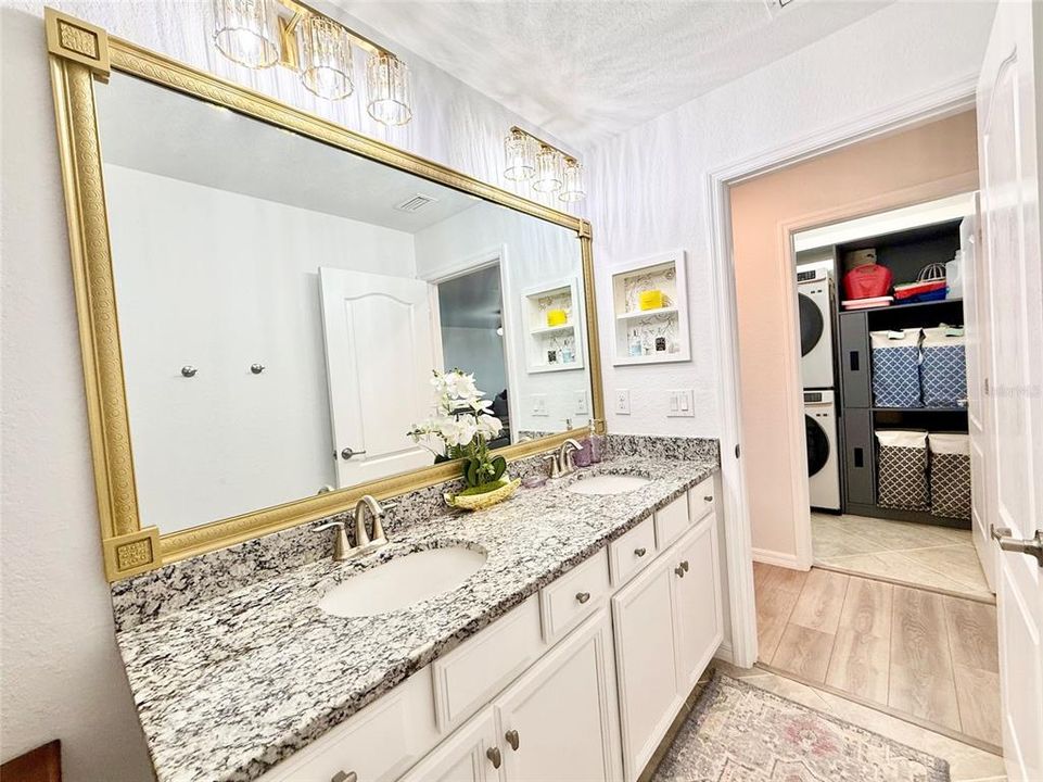 For Sale: $989,000 (6 beds, 4 baths, 3905 Square Feet)