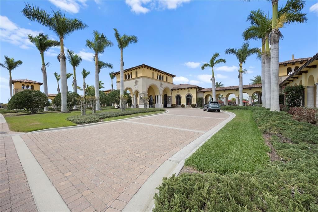 For Sale: $989,000 (6 beds, 4 baths, 3905 Square Feet)