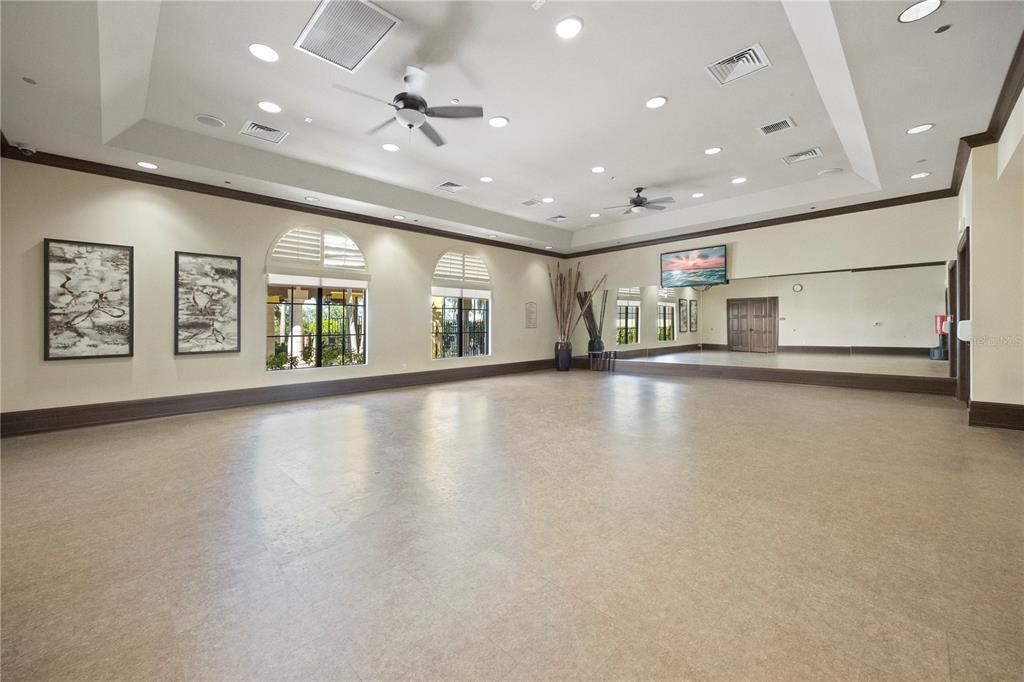 For Sale: $989,000 (6 beds, 4 baths, 3905 Square Feet)