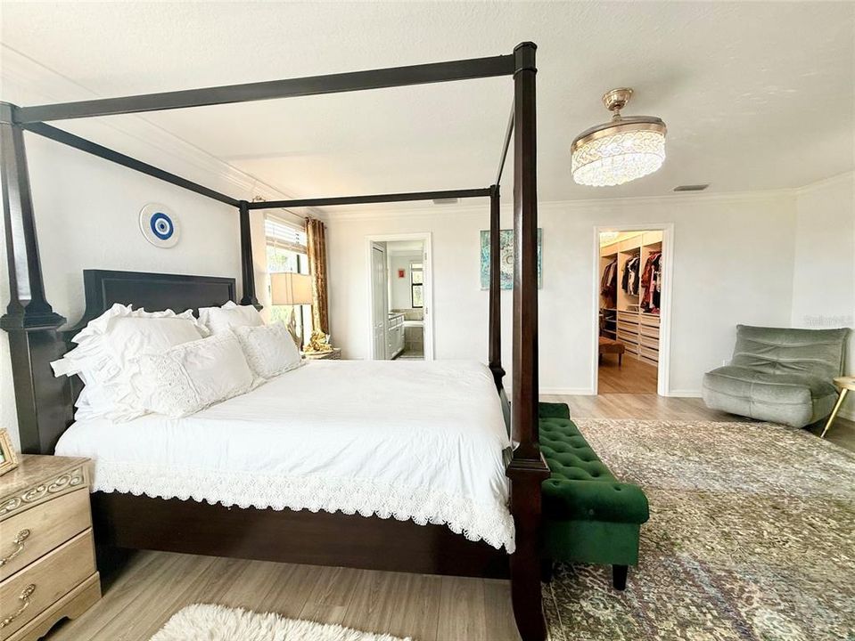 For Sale: $989,000 (6 beds, 4 baths, 3905 Square Feet)