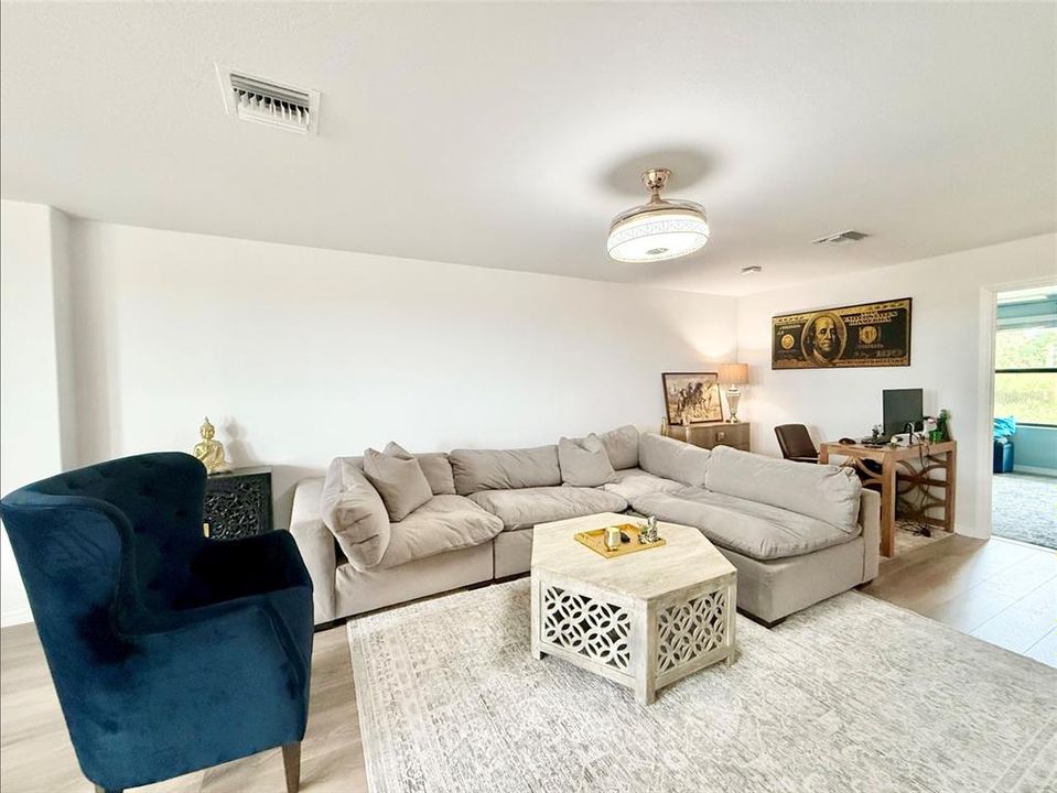 For Sale: $989,000 (6 beds, 4 baths, 3905 Square Feet)