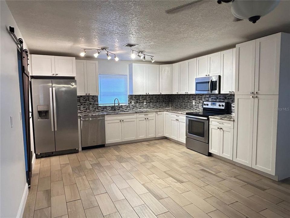 For Rent: $2,300 (3 beds, 2 baths, 2196 Square Feet)