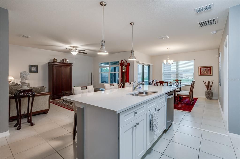 For Sale: $365,000 (3 beds, 2 baths, 1711 Square Feet)