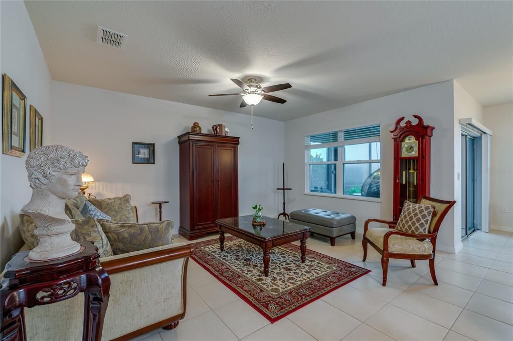 For Sale: $365,000 (3 beds, 2 baths, 1711 Square Feet)