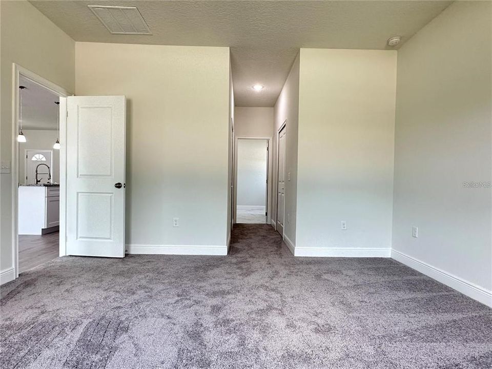 В аренду: $1,900 (4 спален, 2 ванн, 1758 Квадратных фут)