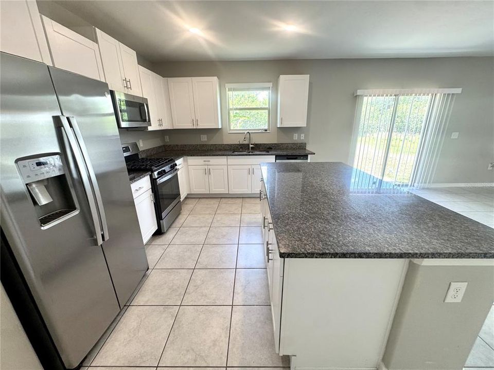 В аренду: $2,695 (4 спален, 2 ванн, 2635 Квадратных фут)