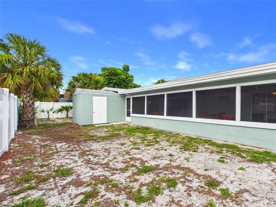 For Rent: $3,900 (4 beds, 2 baths, 2100 Square Feet)