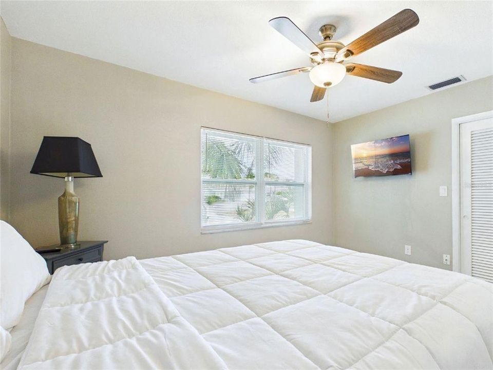 For Rent: $3,900 (4 beds, 2 baths, 2100 Square Feet)