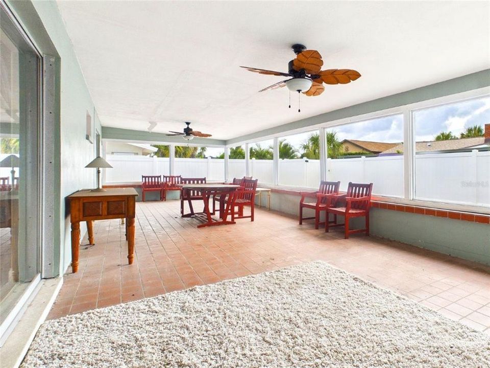 For Rent: $3,900 (4 beds, 2 baths, 2100 Square Feet)