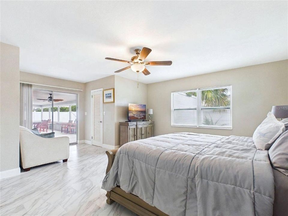 For Rent: $3,900 (4 beds, 2 baths, 2100 Square Feet)