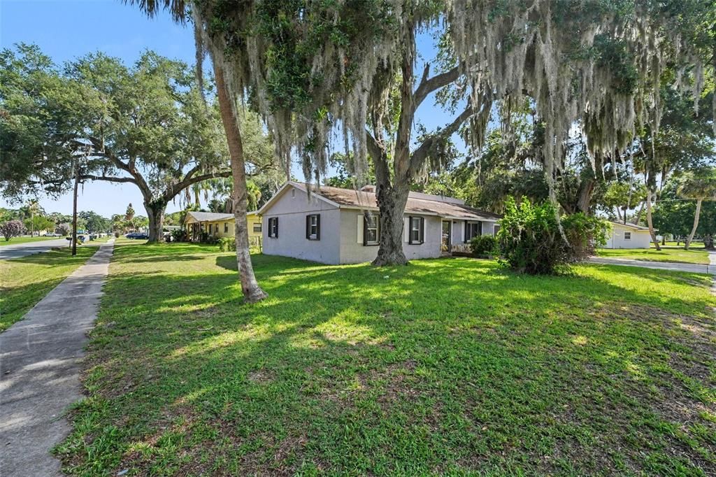 For Sale: $269,900 (4 beds, 2 baths, 2017 Square Feet)