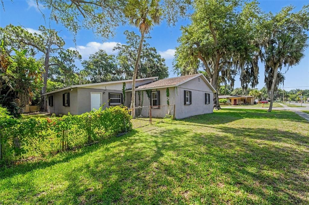 For Sale: $269,900 (4 beds, 2 baths, 2017 Square Feet)