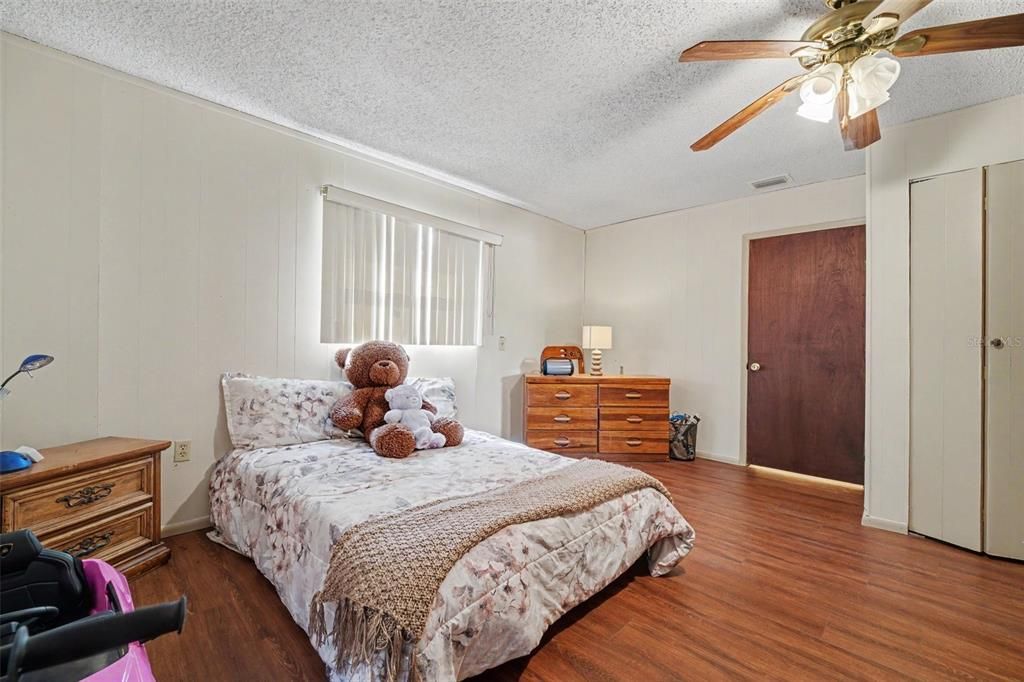 For Sale: $269,900 (4 beds, 2 baths, 2017 Square Feet)