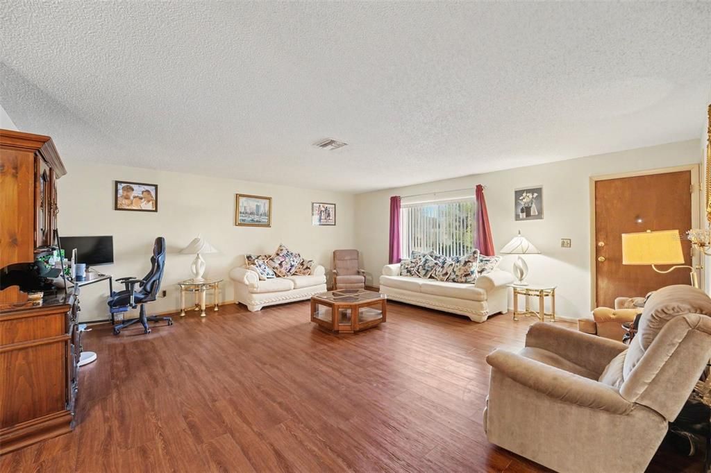 For Sale: $269,900 (4 beds, 2 baths, 2017 Square Feet)