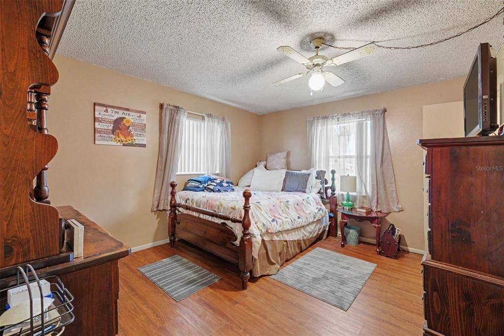 For Sale: $269,900 (4 beds, 2 baths, 2017 Square Feet)