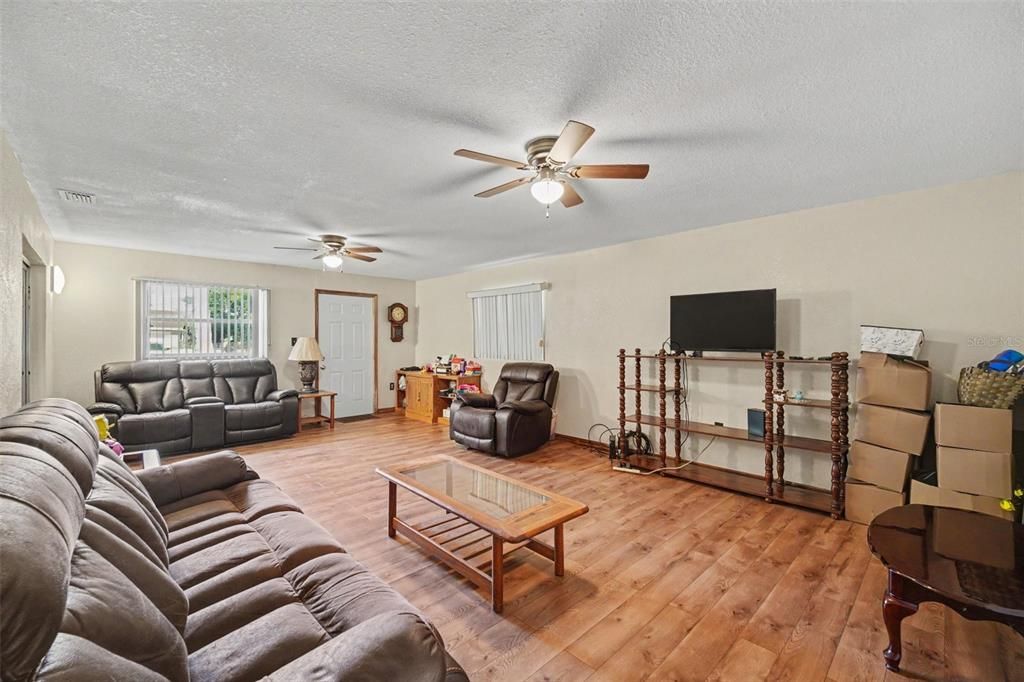 For Sale: $269,900 (4 beds, 2 baths, 2017 Square Feet)
