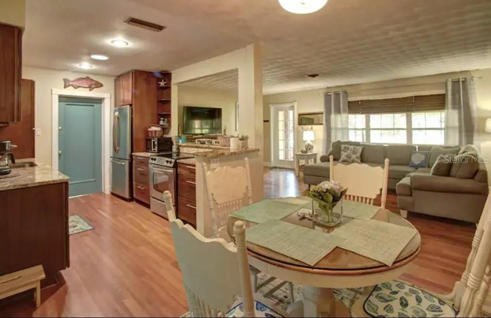 For Rent: $3,200 (3 beds, 2 baths, 1863 Square Feet)