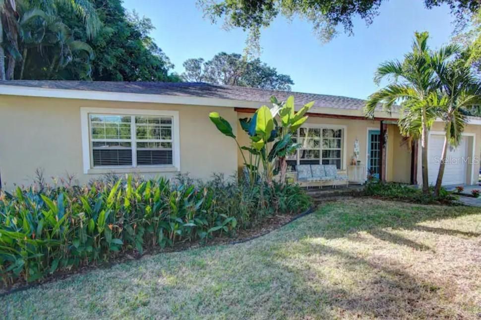 For Rent: $3,200 (3 beds, 2 baths, 1863 Square Feet)