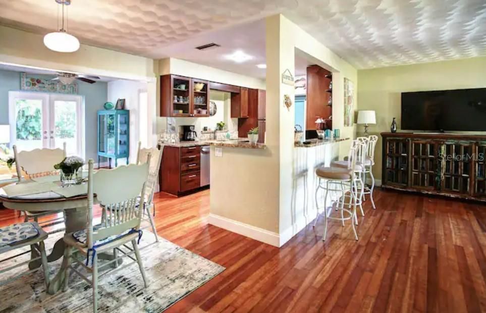 For Rent: $3,200 (3 beds, 2 baths, 1863 Square Feet)