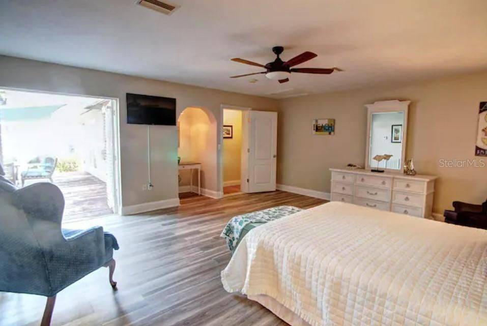 For Rent: $3,200 (3 beds, 2 baths, 1863 Square Feet)