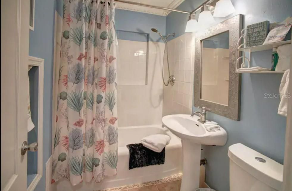 For Rent: $3,200 (3 beds, 2 baths, 1863 Square Feet)
