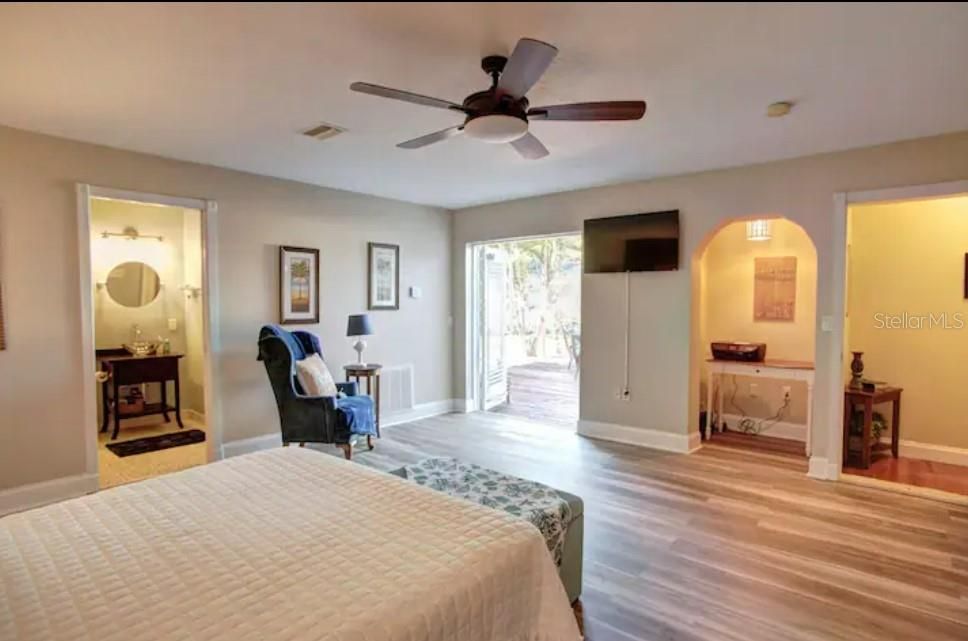 For Rent: $3,200 (3 beds, 2 baths, 1863 Square Feet)