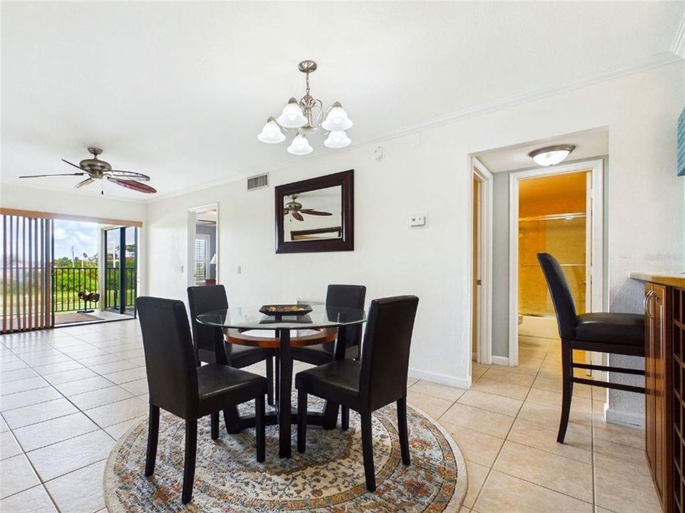 For Rent: $2,250 (2 beds, 2 baths, 890 Square Feet)