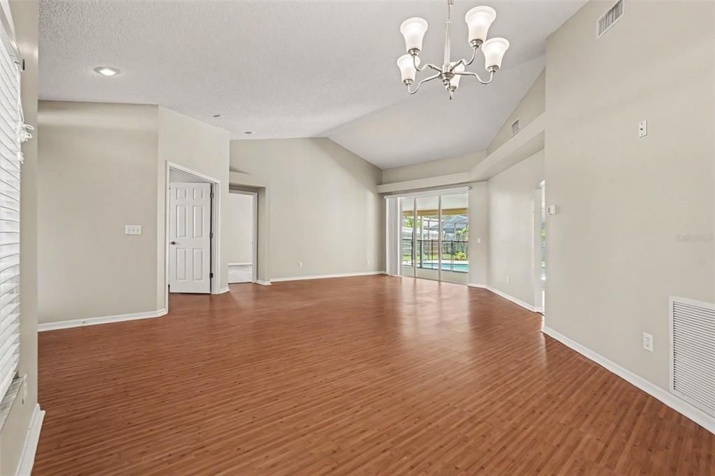 На продажу: $459,900 (4 спален, 2 ванн, 2281 Квадратных фут)