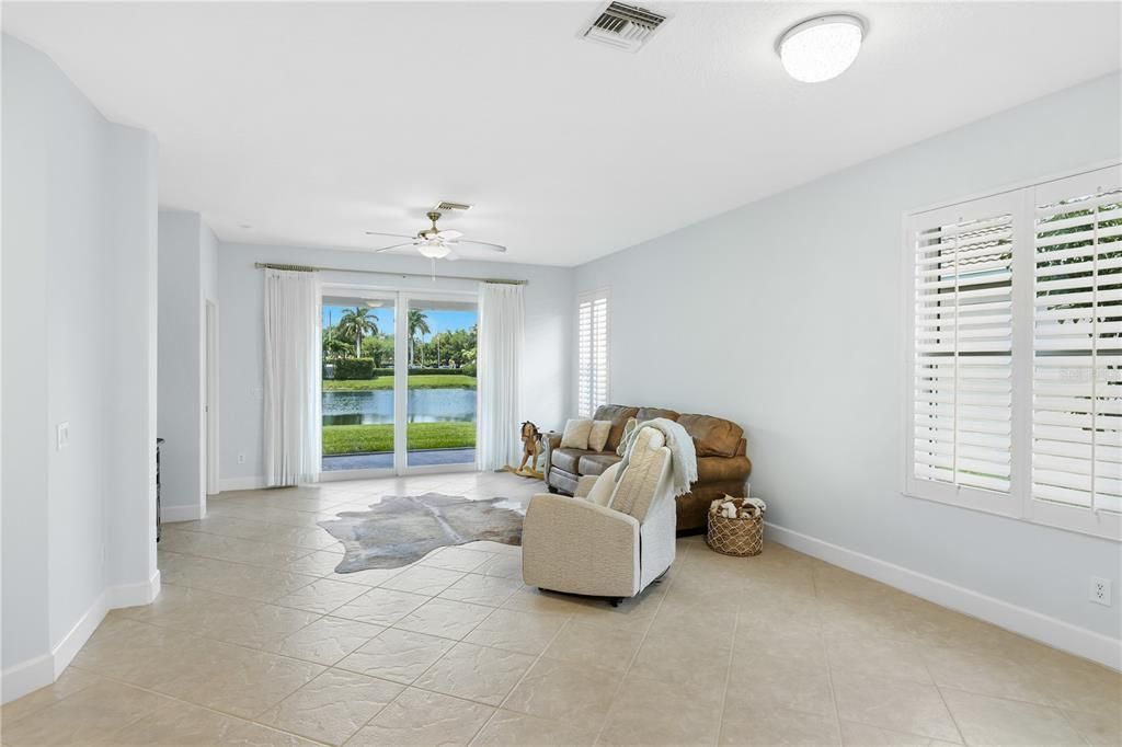 For Sale: $425,000 (2 beds, 2 baths, 1576 Square Feet)