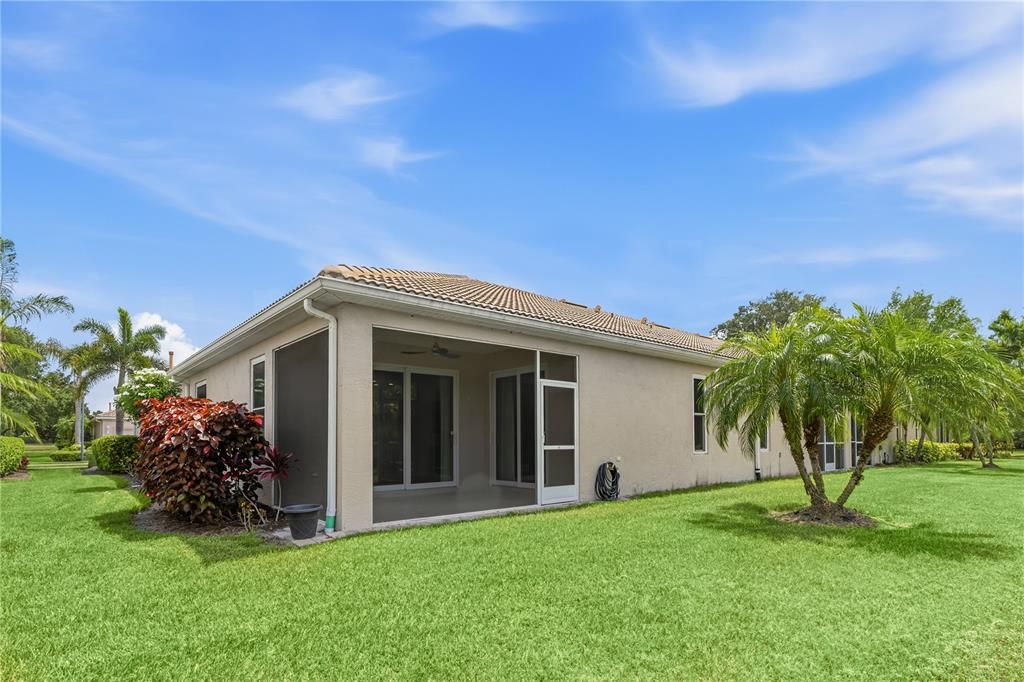 For Sale: $425,000 (2 beds, 2 baths, 1576 Square Feet)