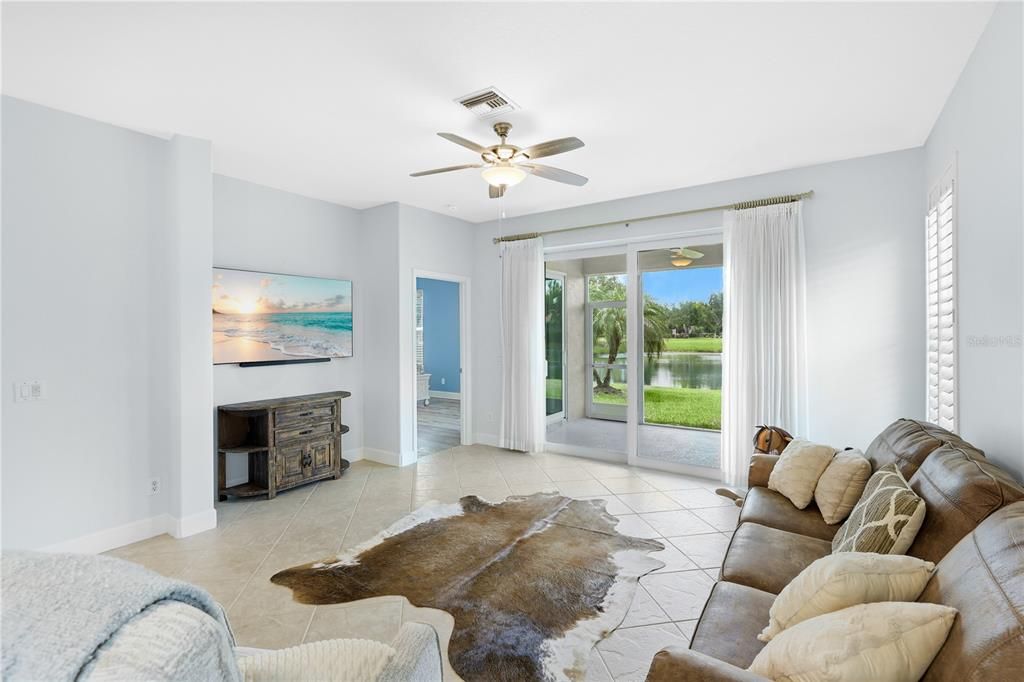 For Sale: $425,000 (2 beds, 2 baths, 1576 Square Feet)