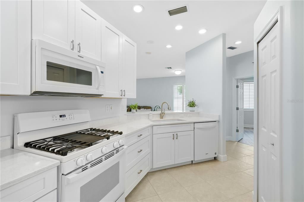 For Sale: $425,000 (2 beds, 2 baths, 1576 Square Feet)