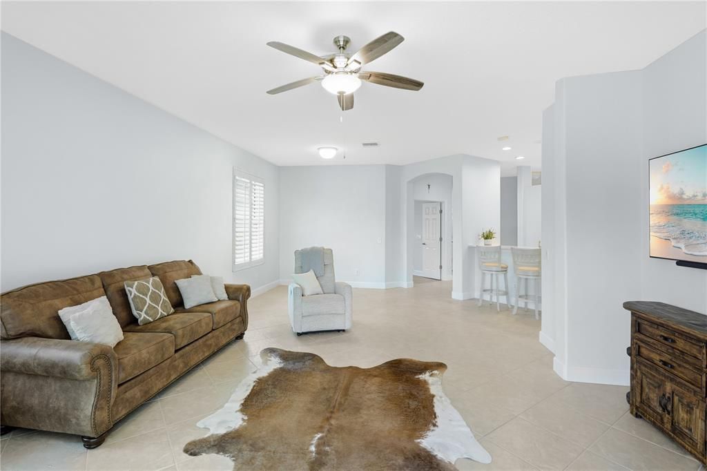 For Sale: $425,000 (2 beds, 2 baths, 1576 Square Feet)