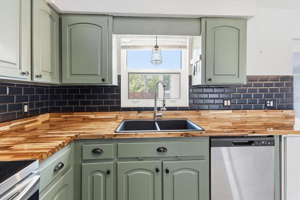 For Sale: $249,500 (2 beds, 2 baths, 1263 Square Feet)
