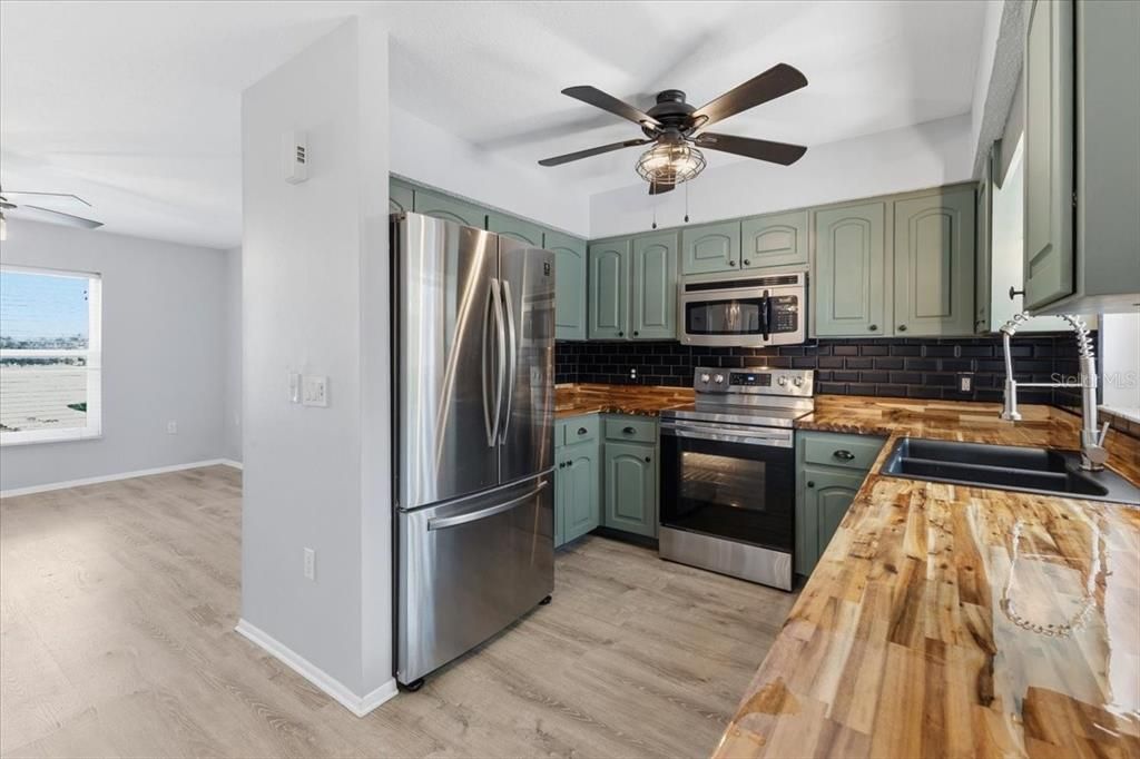 For Sale: $249,500 (2 beds, 2 baths, 1263 Square Feet)